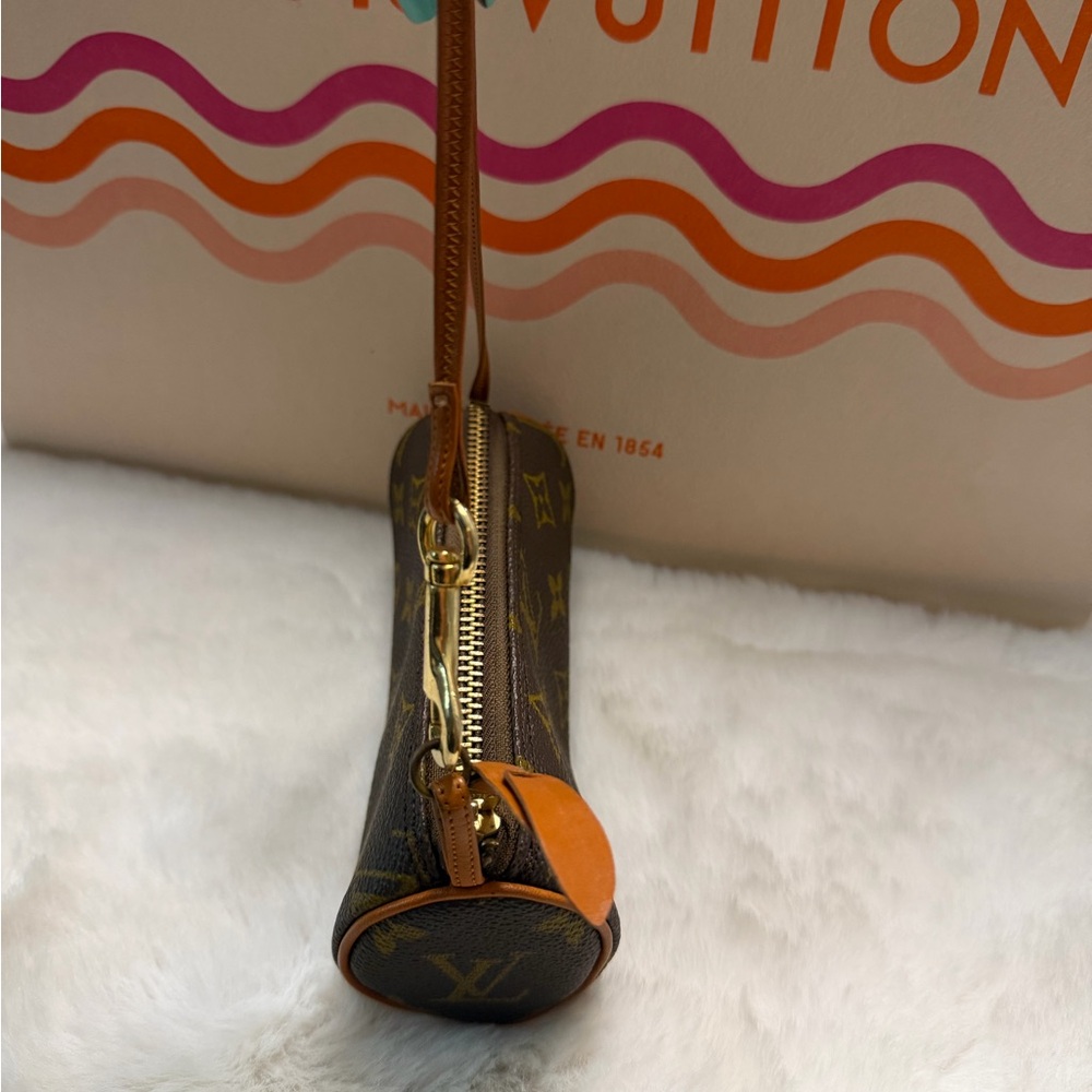 Louis Vuitton - Picture 3 of 16